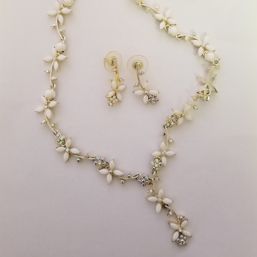 Bridal necklace and earrings set